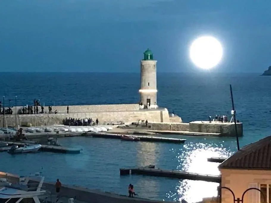 Lou Jas, Maison De Charme, A 1 Km De La Mer Cassis 0*,  France