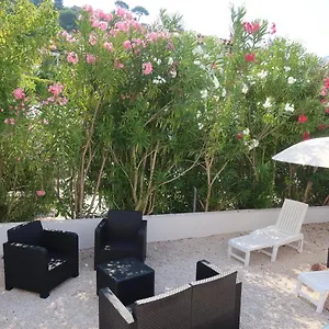  Hébergement de vacances Le Petit Paradis
