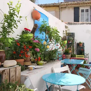 Au Petit Chez Soi Hostel